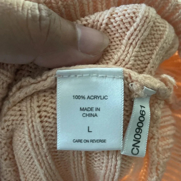 Soho New York and Company light pink sweater size Large - Picture 4 of 4